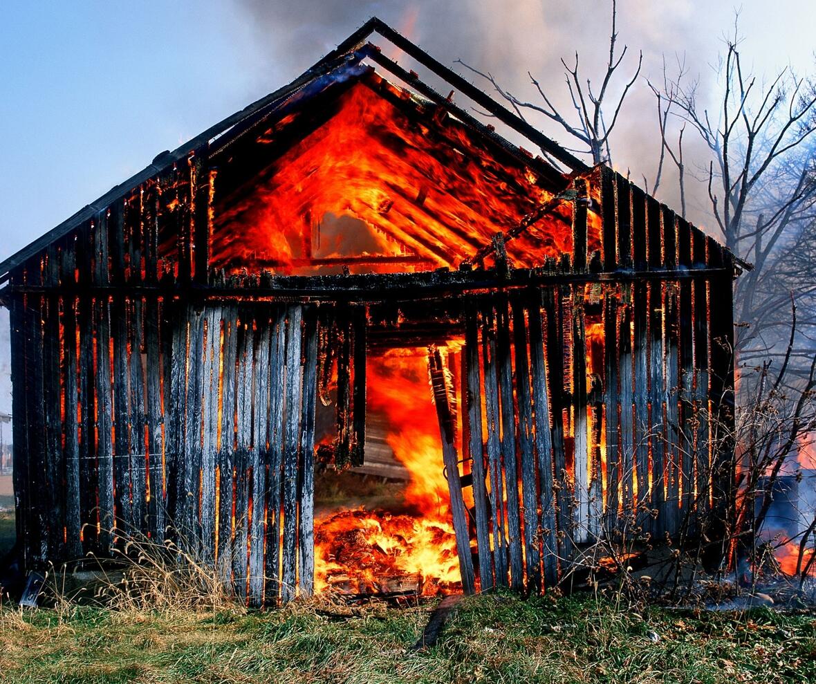 brand-einer-huette-in-scheyern-2