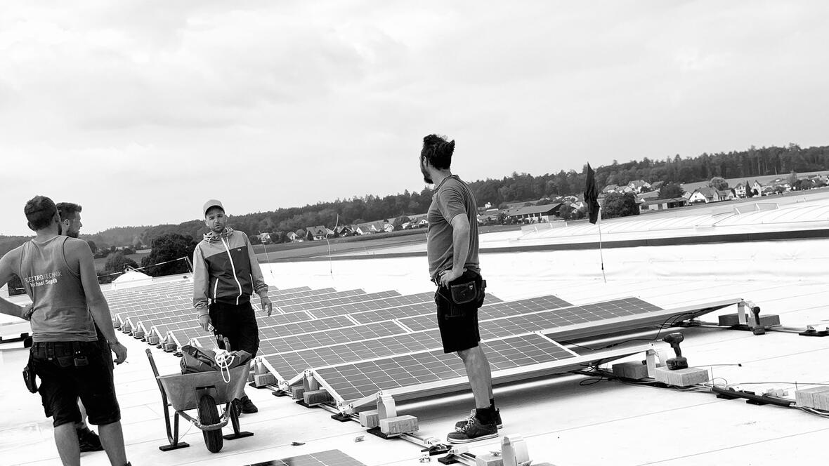 Unsere Männer bei der Photovoltaikinstallation